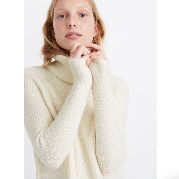 Madewell: Mercer Turtleneck Sweater in Coziest Yarn. XS/Antique Cream. - Picture 2 of 8